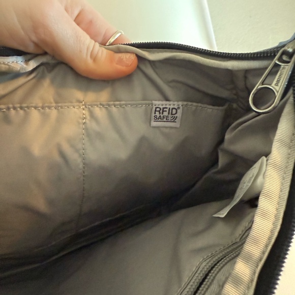 NWOT Pacsafe RFID BLOCKING Blue Grey Floral Crossbody/ Shoulder Bag security - Picture 5 of 6